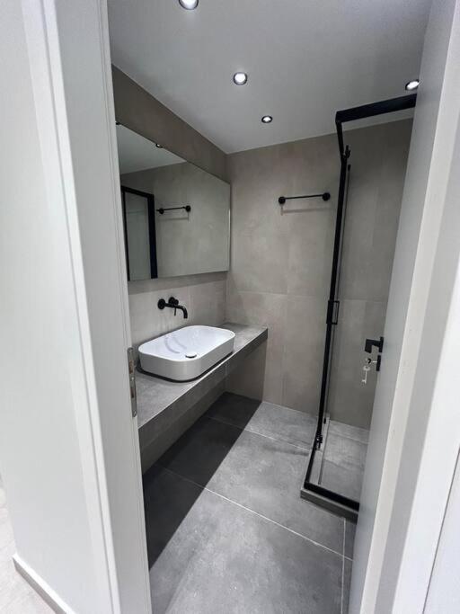 Апартаменты Bluemotion - Just Sleep 2 Пирей Экстерьер фото